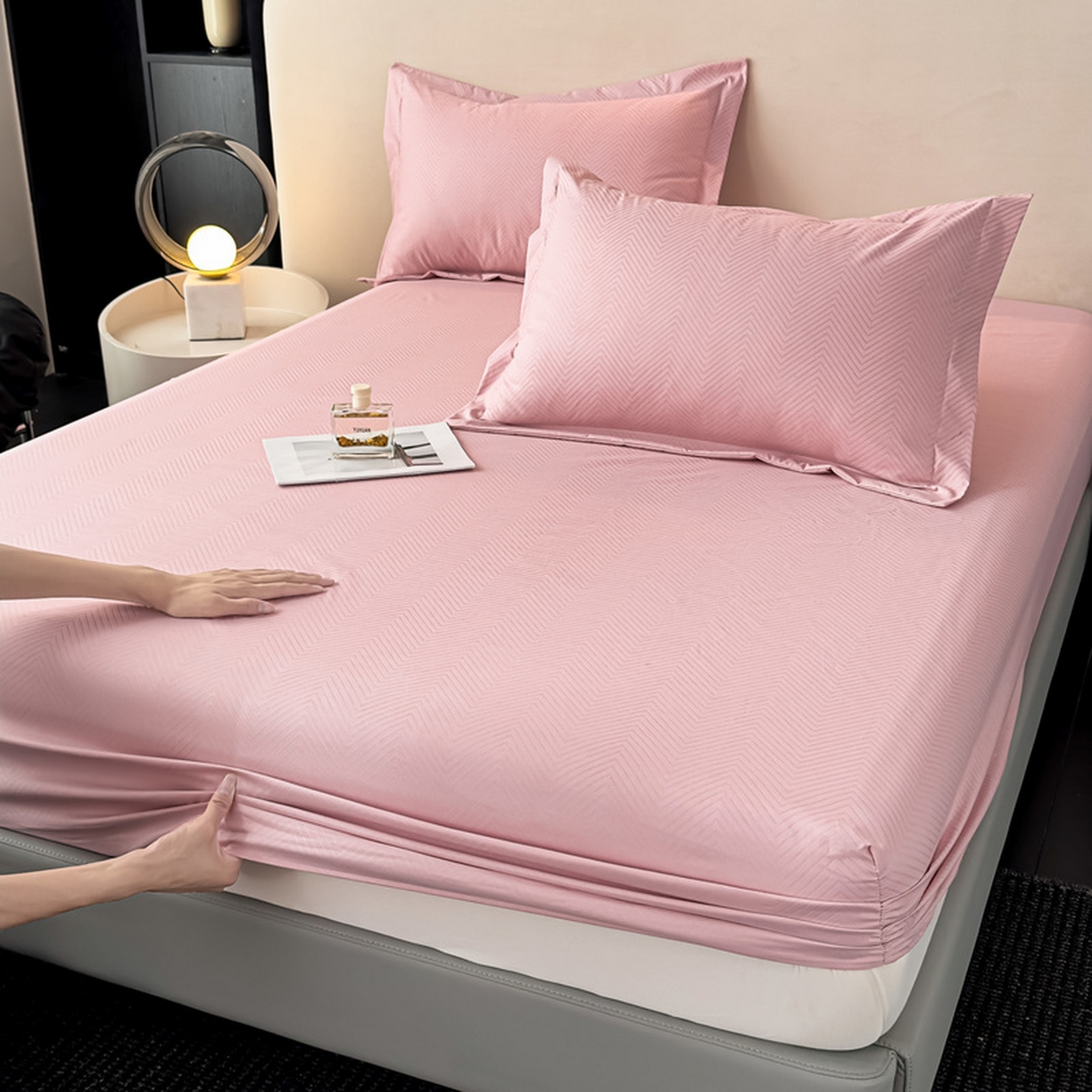 91家纺网 家纺一手货源 找家纺 露梦家纺 2025外贸内销跨境电商亚马逊速卖通磨毛单床笠三件套欧美尺寸多多跨境平台TEMU SHEIN笠高30 波纹-深粉