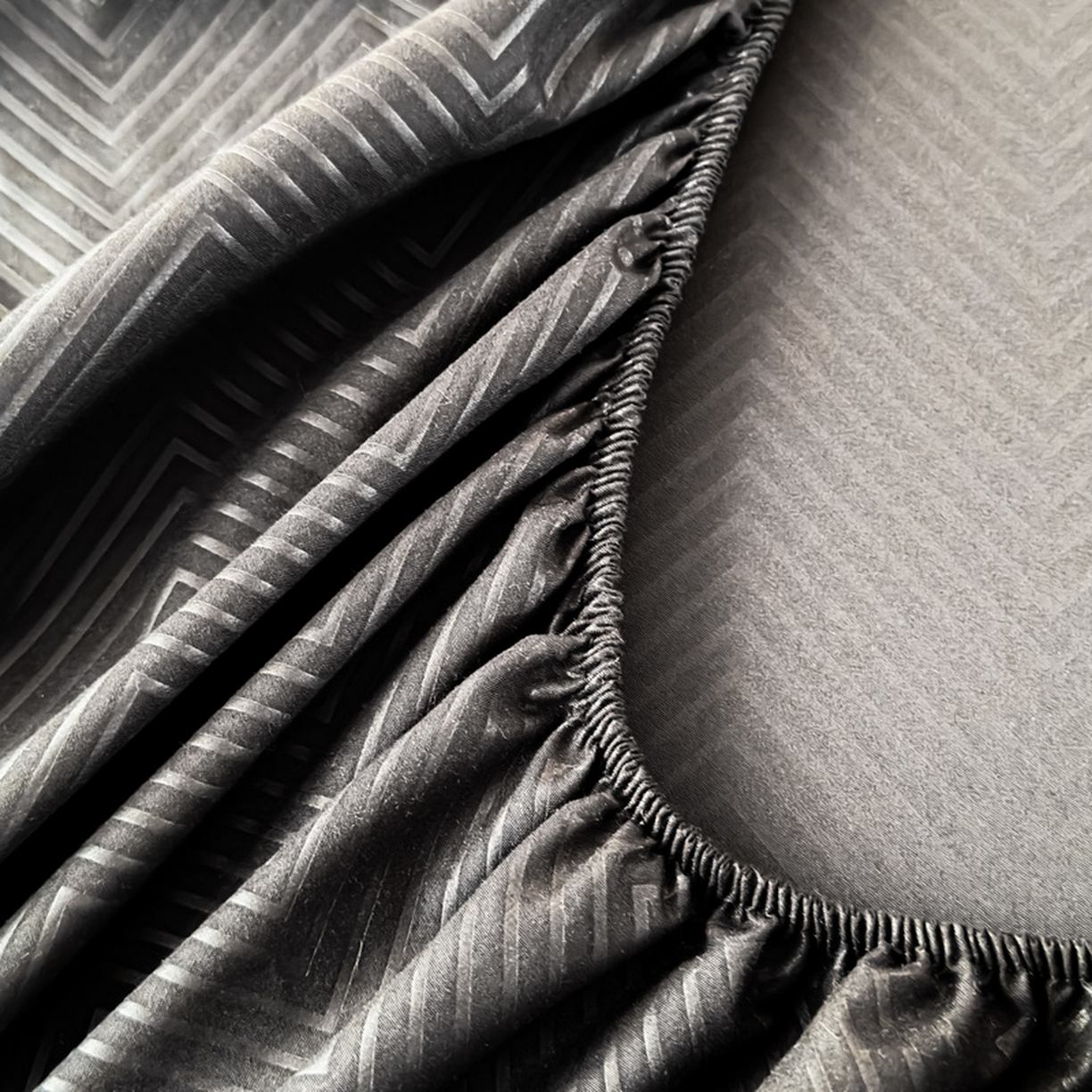 91家纺网 家纺一手货源 找家纺 露梦家纺 2025外贸内销跨境电商亚马逊速卖通磨毛单床笠三件套欧美尺寸多多跨境平台TEMU SHEIN笠高30 波纹-黑色