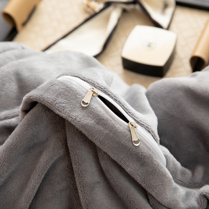 91家纺网 家纺一手货源 找家纺 懒猫家纺 2025新款刺绣贴布绣牛奶绒四件套-珍妮 珍妮-森屿灰