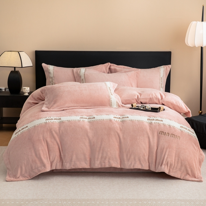 懒猫家纺 2025新款刺绣贴布绣牛奶绒四件套-珍妮 珍妮-苏桃粉