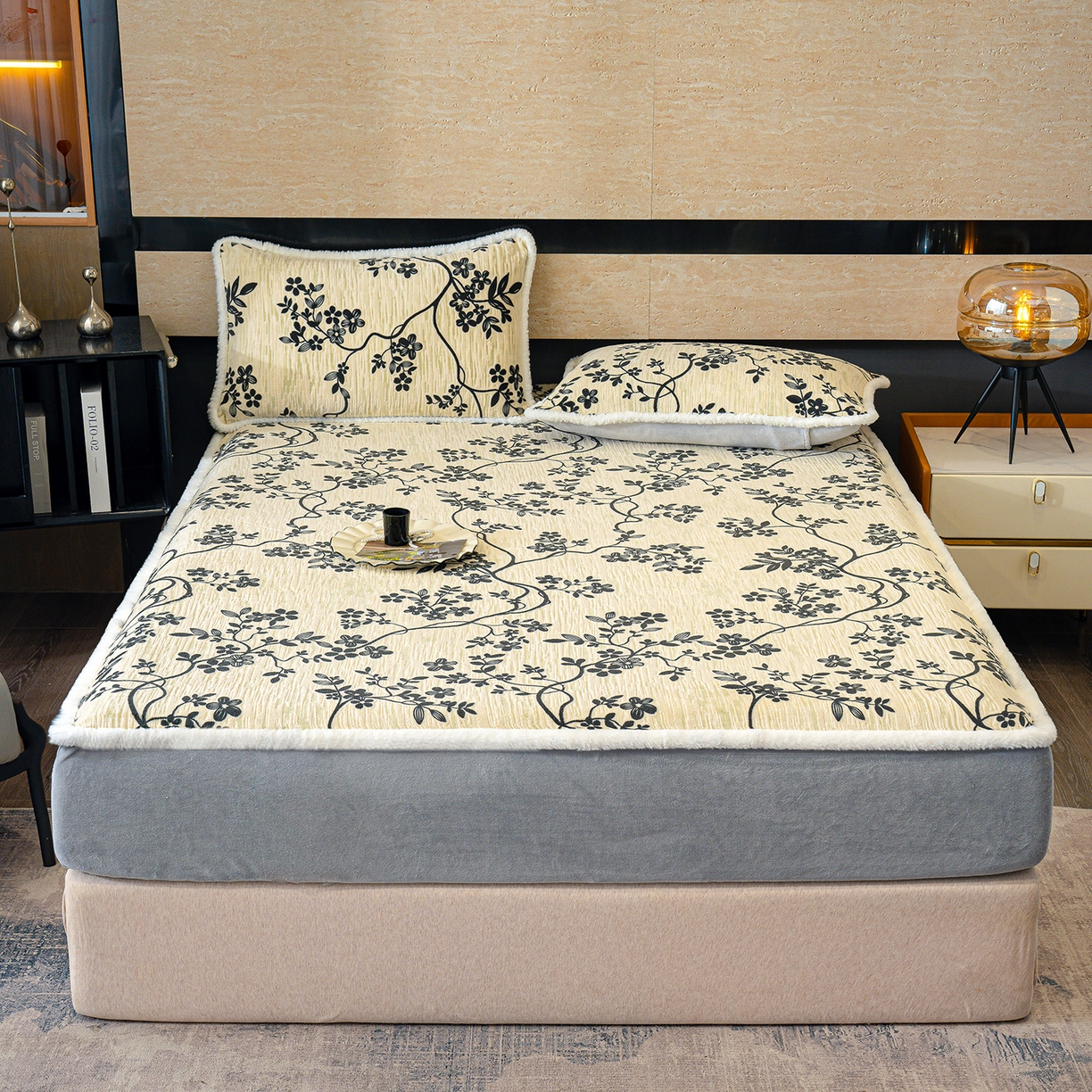 91家纺网 家纺一手货源 找家纺 （总）鹿辉家居（原吉欧力） 2025新款牛奶绒雕花兔毛绒包边床笠