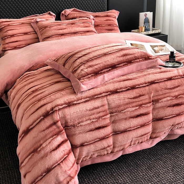 91家纺网 家纺一手货源 找家纺 懒猫家纺 2025新款兔毛绒拼角四件套-赫拉 赫拉-秋香红