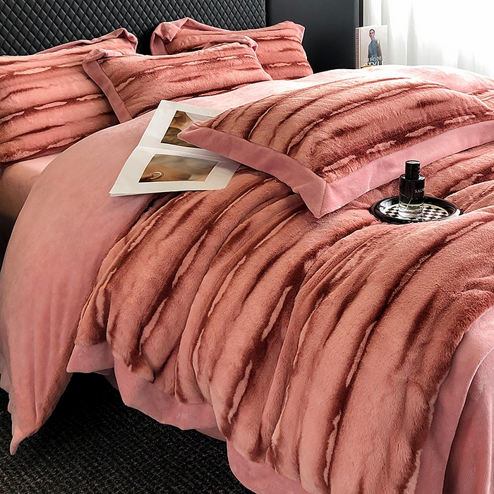 91家纺网 家纺一手货源 找家纺 懒猫家纺 2025新款兔毛绒拼角四件套-赫拉 赫拉-秋香红