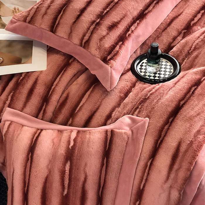 91家纺网 家纺一手货源 找家纺 懒猫家纺 2025新款兔毛绒拼角四件套-赫拉 赫拉-秋香红