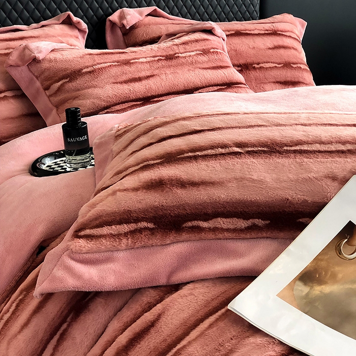 91家纺网 家纺一手货源 找家纺 懒猫家纺 2025新款兔毛绒拼角四件套-赫拉 赫拉-秋香红