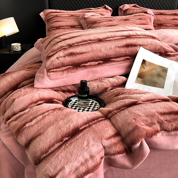 91家纺网 家纺一手货源 找家纺 懒猫家纺 2025新款兔毛绒拼角四件套-赫拉 赫拉-秋香红