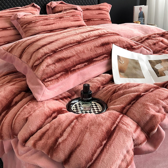 91家纺网 家纺一手货源 找家纺 懒猫家纺 2025新款兔毛绒拼角四件套-赫拉 赫拉-秋香红