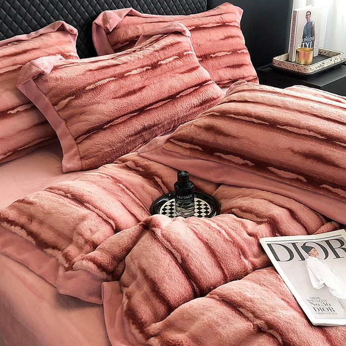 91家纺网 家纺一手货源 找家纺 懒猫家纺 2025新款兔毛绒拼角四件套-赫拉 赫拉-秋香红