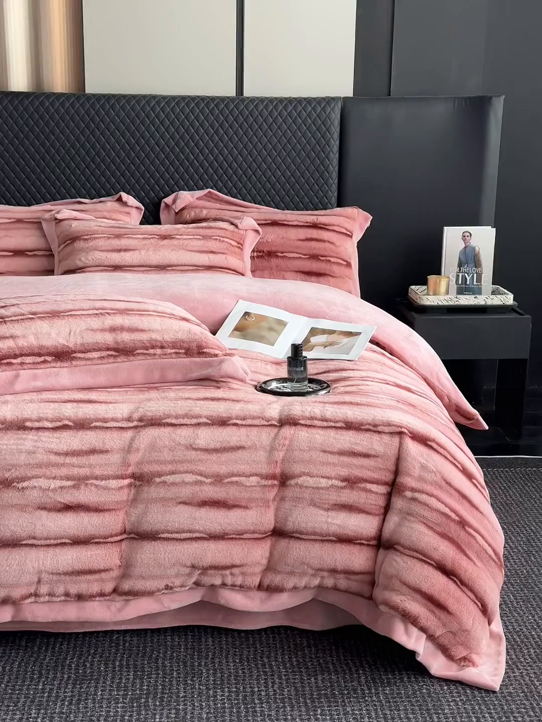 91家纺网 家纺一手货源 找家纺 懒猫家纺 2025新款兔毛绒拼角四件套-赫拉 赫拉-秋香红