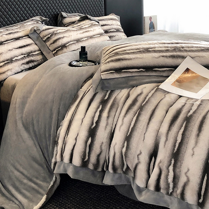 91家纺网 家纺一手货源 找家纺 懒猫家纺 2025新款兔毛绒拼角四件套-赫拉 赫拉-梧桐灰