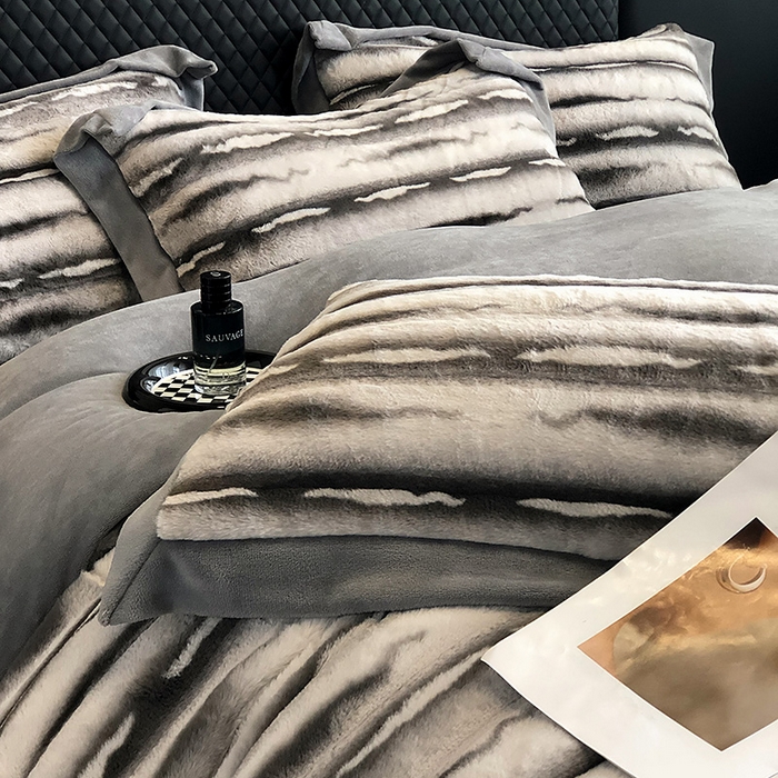 91家纺网 家纺一手货源 找家纺 懒猫家纺 2025新款兔毛绒拼角四件套-赫拉 赫拉-梧桐灰