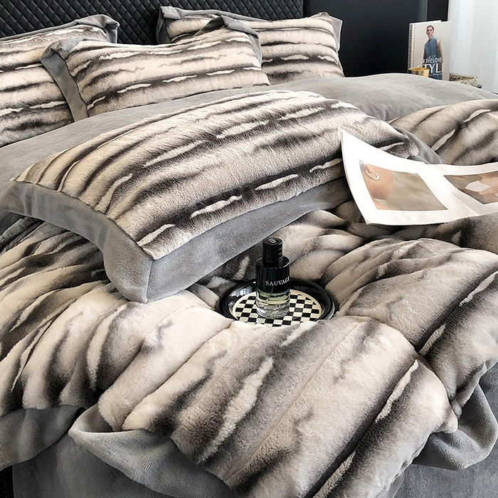 91家纺网 家纺一手货源 找家纺 懒猫家纺 2025新款兔毛绒拼角四件套-赫拉 赫拉-梧桐灰