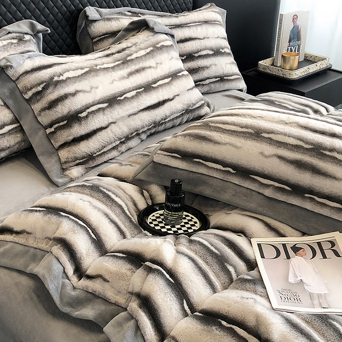 91家纺网 家纺一手货源 找家纺 懒猫家纺 2025新款兔毛绒拼角四件套-赫拉 赫拉-梧桐灰