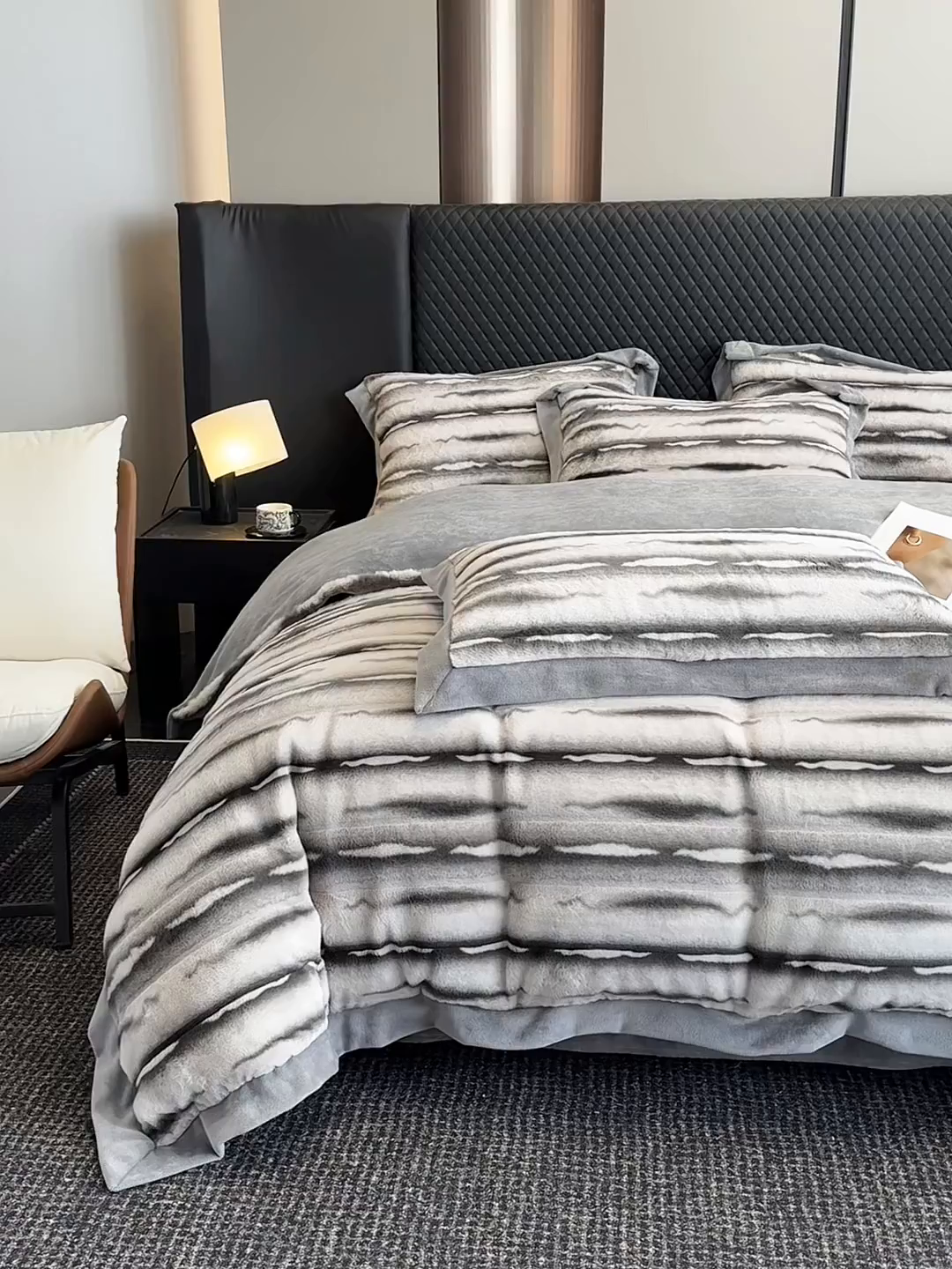 91家纺网 家纺一手货源 找家纺 懒猫家纺 2025新款兔毛绒拼角四件套-赫拉 赫拉-梧桐灰