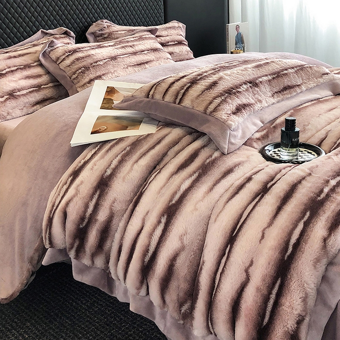 91家纺网 家纺一手货源 找家纺 懒猫家纺 2025新款兔毛绒拼角四件套-赫拉 赫拉-玉颜紫