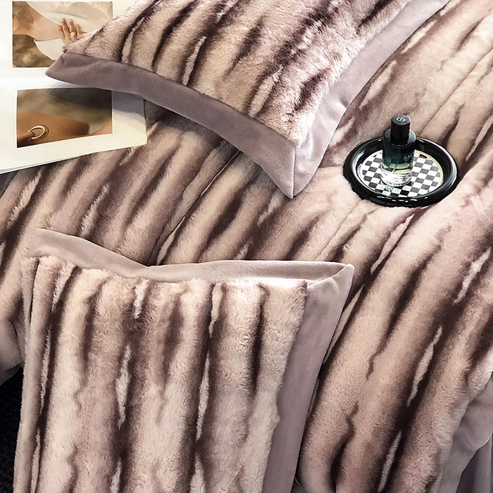 91家纺网 家纺一手货源 找家纺 懒猫家纺 2025新款兔毛绒拼角四件套-赫拉 赫拉-玉颜紫