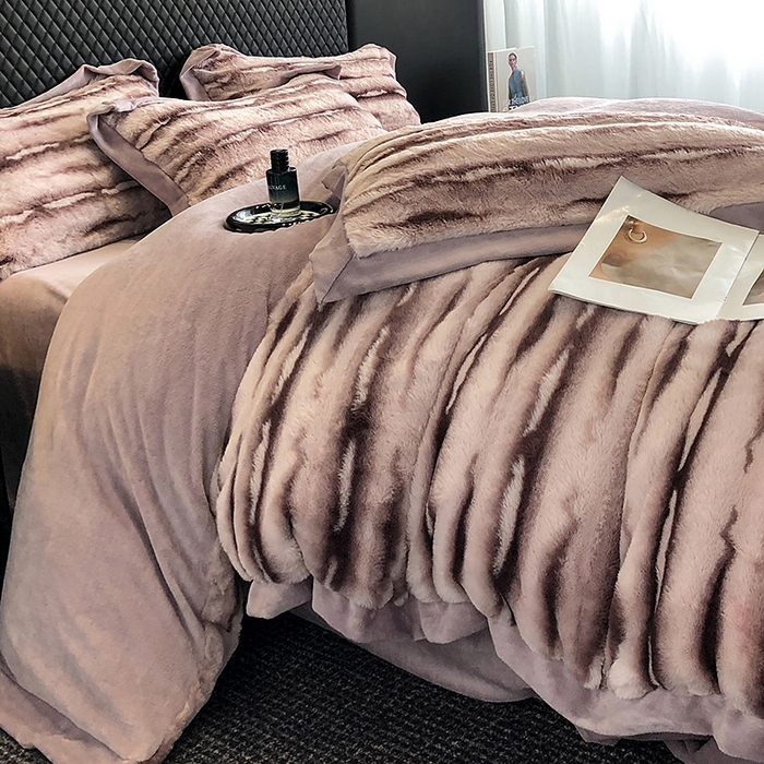 91家纺网 家纺一手货源 找家纺 懒猫家纺 2025新款兔毛绒拼角四件套-赫拉 赫拉-玉颜紫