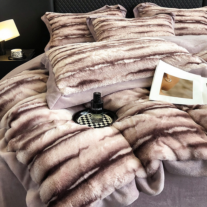 91家纺网 家纺一手货源 找家纺 懒猫家纺 2025新款兔毛绒拼角四件套-赫拉 赫拉-玉颜紫