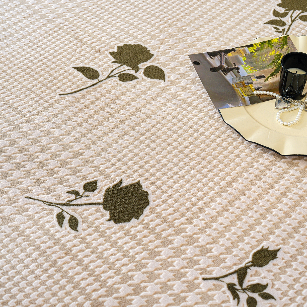 91家纺网 家纺一手货源 找家纺 鹿辉家居（原吉欧力） 2025新款牛奶绒雕花兔毛绒包边床笠 格韵经典