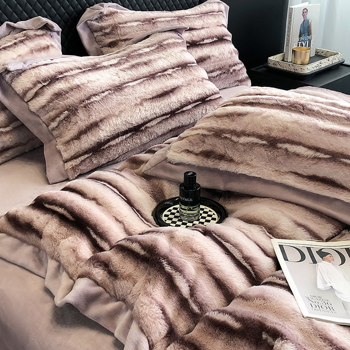 91家纺网 家纺一手货源 找家纺 懒猫家纺 2025新款兔毛绒拼角四件套-赫拉 赫拉-玉颜紫