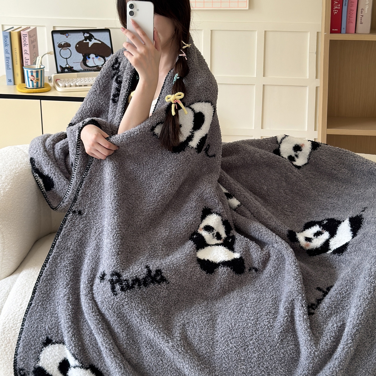 91家纺网 家纺一手货源 找家纺 舒隅家纺 2025新款A类卡通休闲半边绒三角针毛毯 假日熊猫