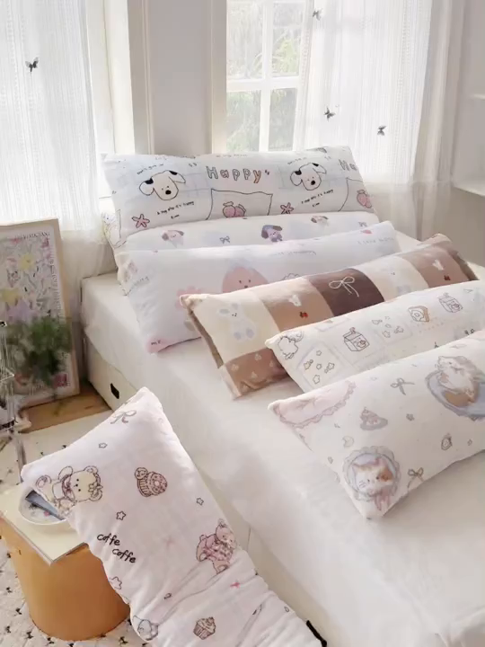 91家纺网 家纺一手货源 找家纺 （总）六巷胡同 2025新款INS博主可爱风A类200g牛奶绒长条大抱枕