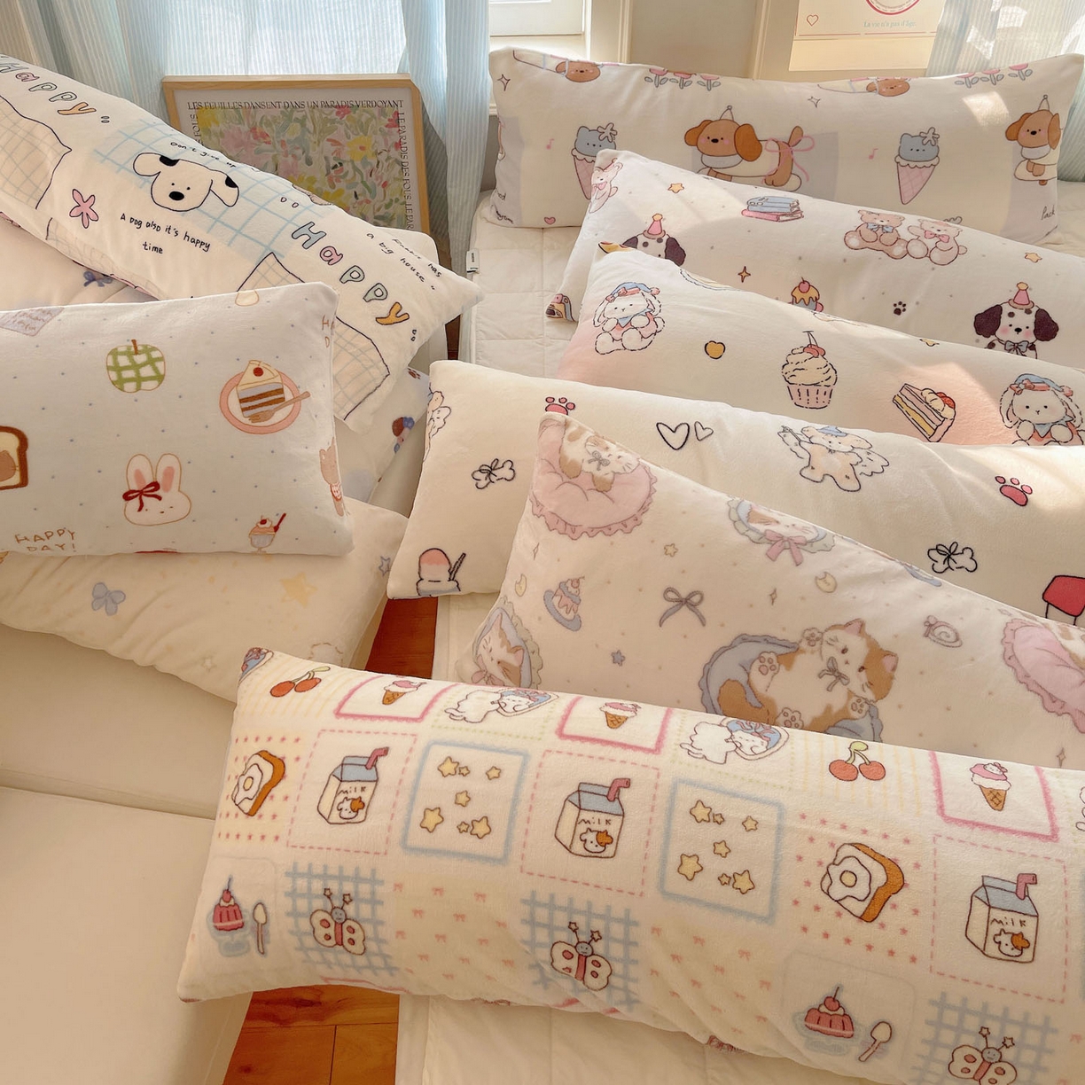 91家纺网 家纺一手货源 找家纺 （总）六巷胡同 2025新款INS博主可爱风A类200g牛奶绒长条大抱枕