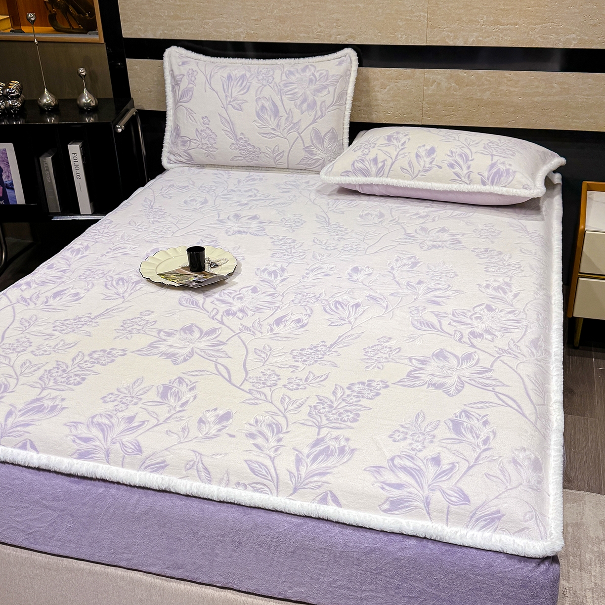 91家纺网 家纺一手货源 找家纺 鹿辉家居（原吉欧力） 2025新款牛奶绒雕花兔毛绒包边床笠 花枝飞舞