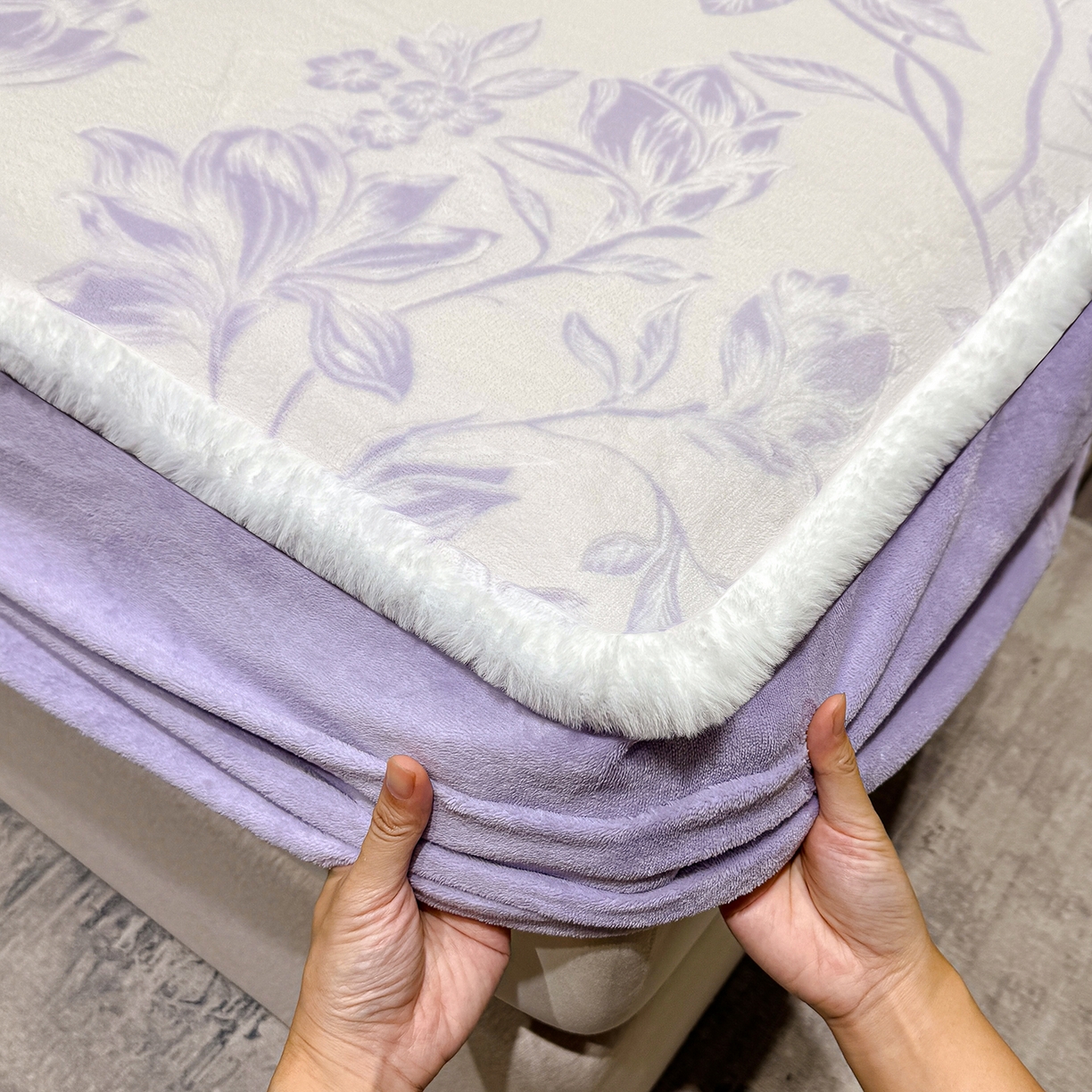 91家纺网 家纺一手货源 找家纺 鹿辉家居（原吉欧力） 2025新款牛奶绒雕花兔毛绒包边床笠 花枝飞舞