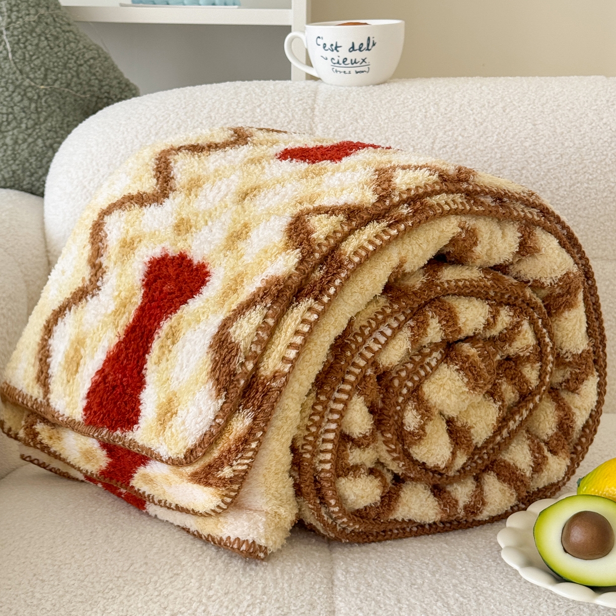 91家纺网 家纺一手货源 找家纺 舒隅家纺 2025新款A类卡通休闲半边绒三角针毛毯 莓果小猫-咖