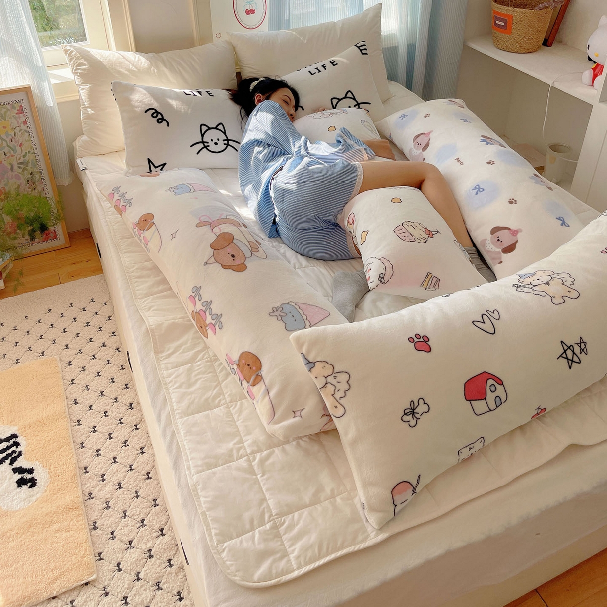 91家纺网 家纺一手货源 找家纺 六巷胡同 2025新款INS博主可爱风A类200g牛奶绒长条大抱枕 组合图