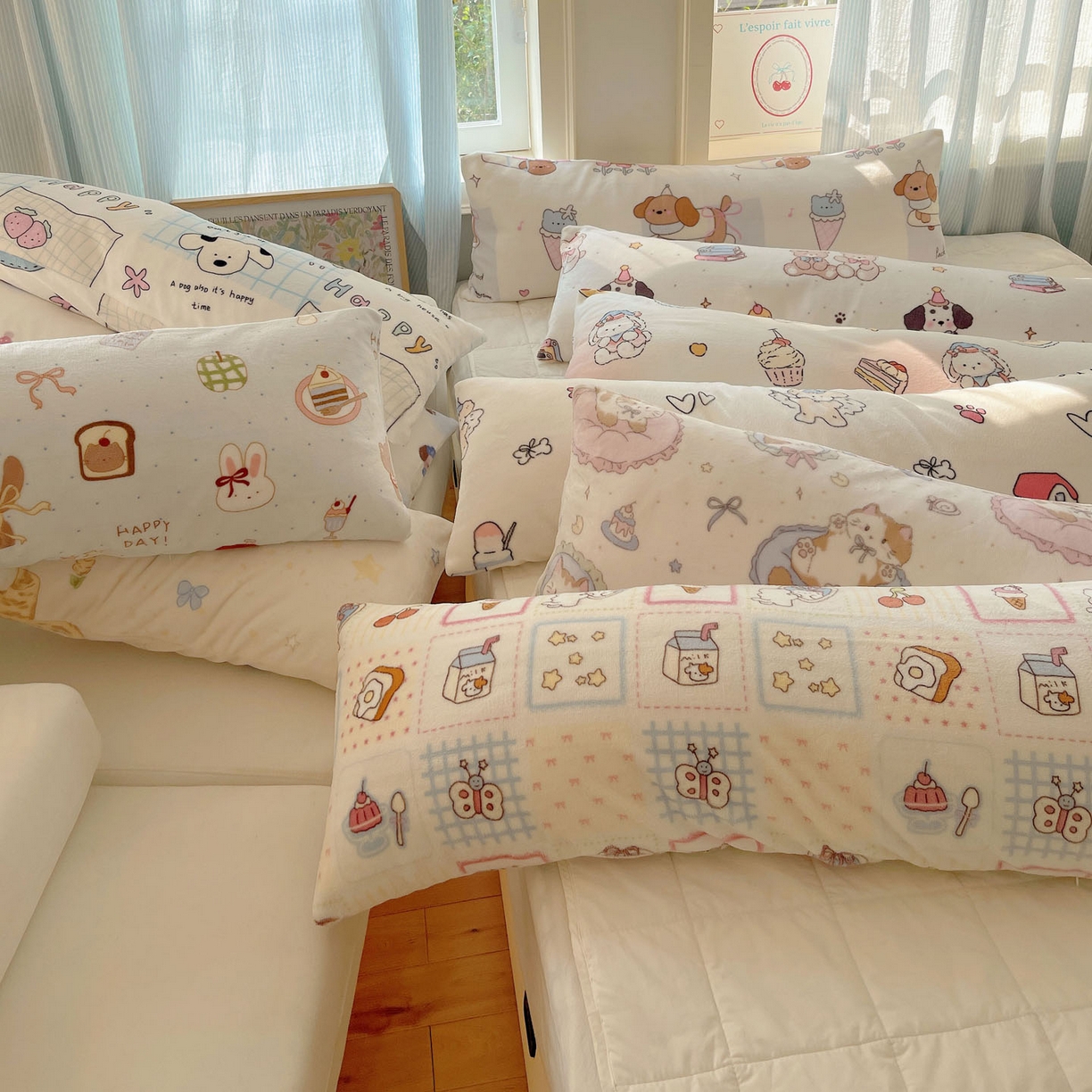 91家纺网 家纺一手货源 找家纺 六巷胡同 2025新款INS博主可爱风A类200g牛奶绒长条大抱枕 组合图