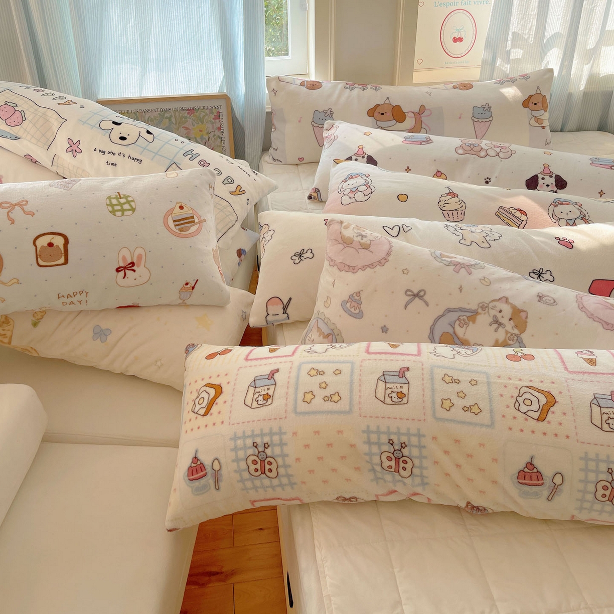 91家纺网 家纺一手货源 找家纺 六巷胡同 2025新款INS博主可爱风A类200g牛奶绒长条大抱枕 组合图