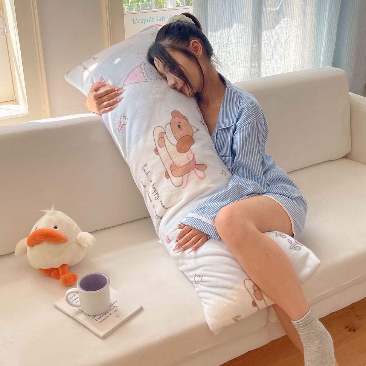 91家纺网 家纺一手货源 找家纺 六巷胡同 2025新款INS博主可爱风A类200g牛奶绒长条大抱枕 抱枕-芭宠假日蓝