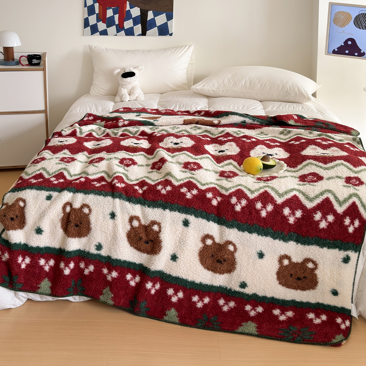 91家纺网 家纺一手货源 找家纺 舒隅家纺 2025新款A类卡通休闲半边绒三角针毛毯 森系萌宠-红