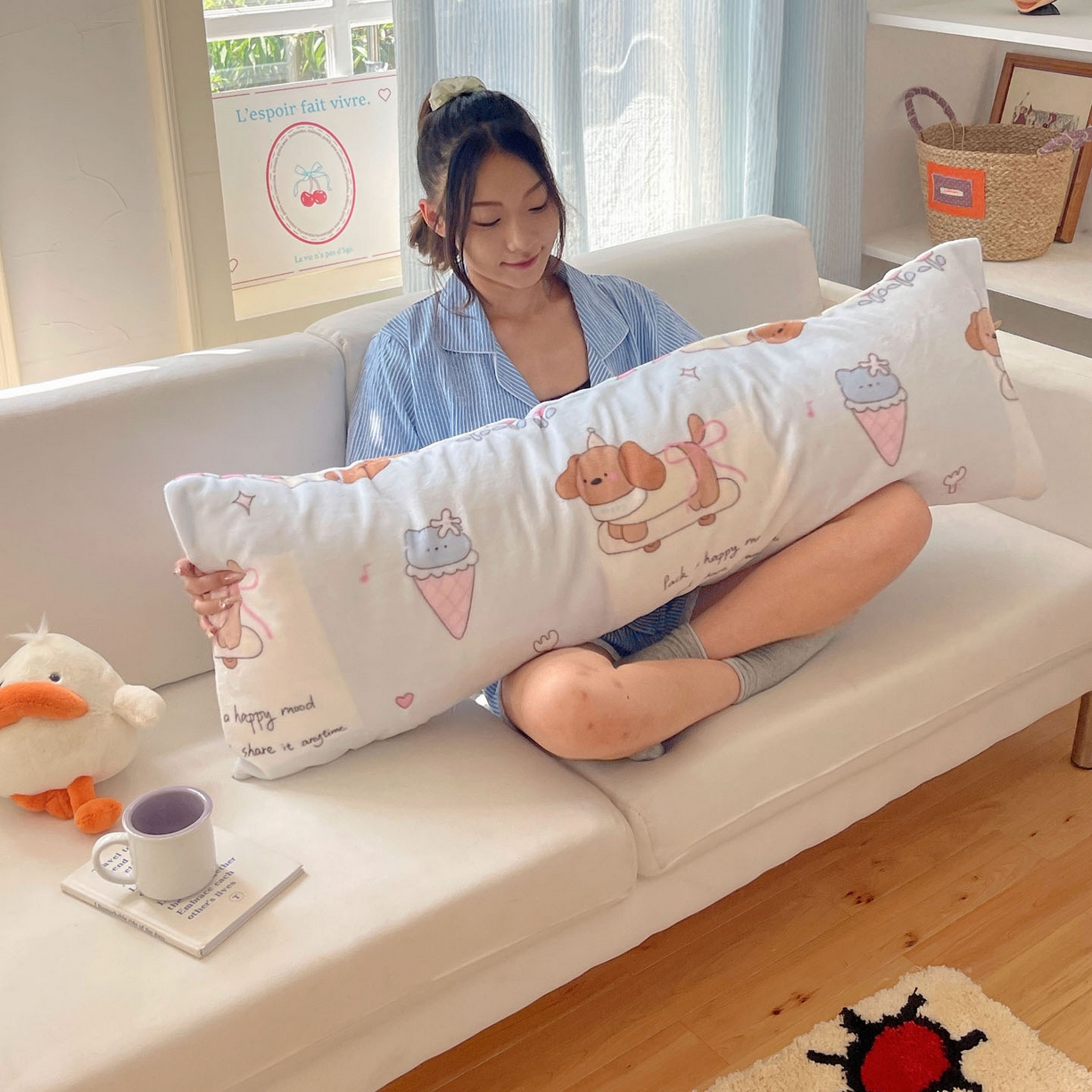 91家纺网 家纺一手货源 找家纺 六巷胡同 2025新款INS博主可爱风A类200g牛奶绒长条大抱枕 抱枕-芭宠假日蓝