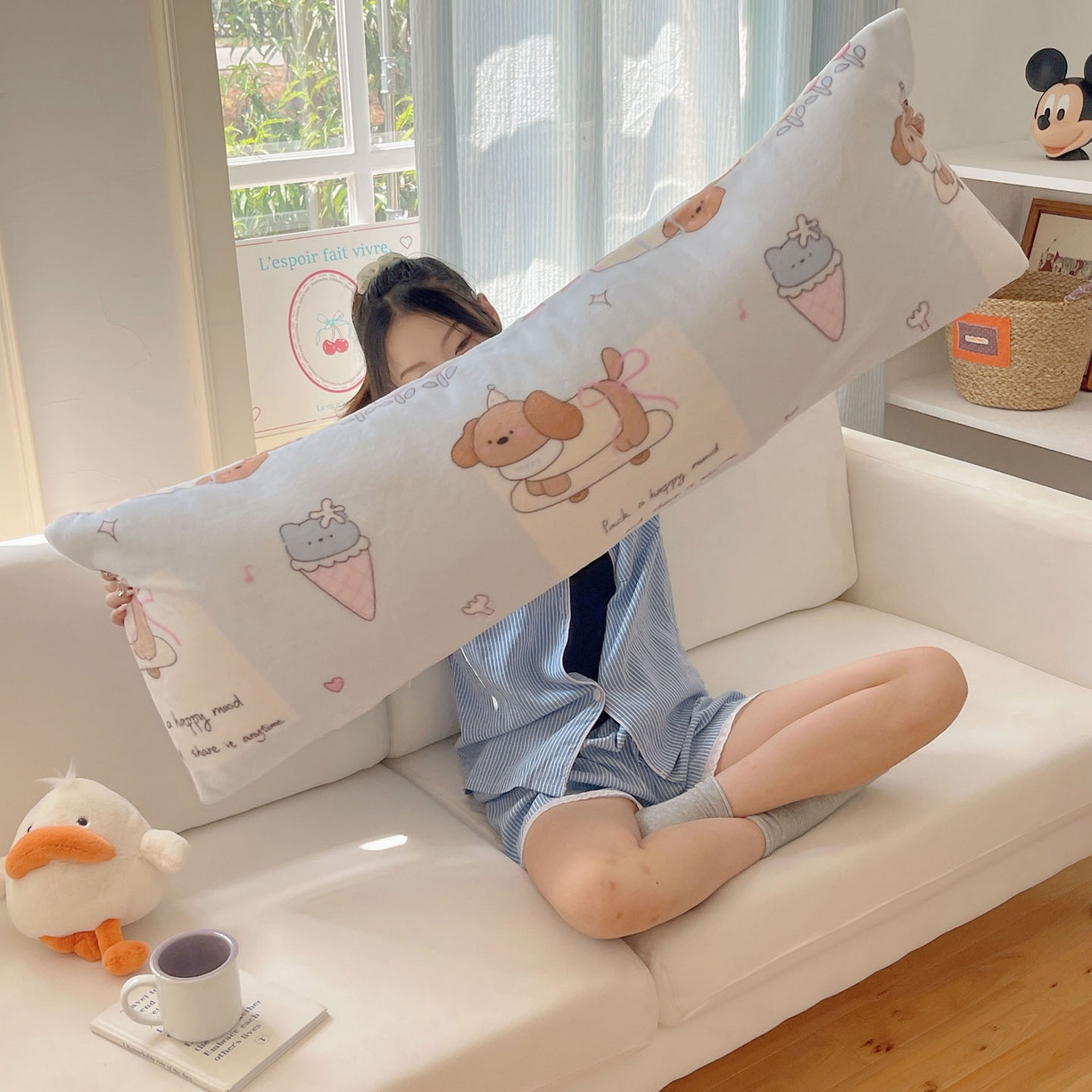 91家纺网 家纺一手货源 找家纺 六巷胡同 2025新款INS博主可爱风A类200g牛奶绒长条大抱枕 抱枕-芭宠假日蓝