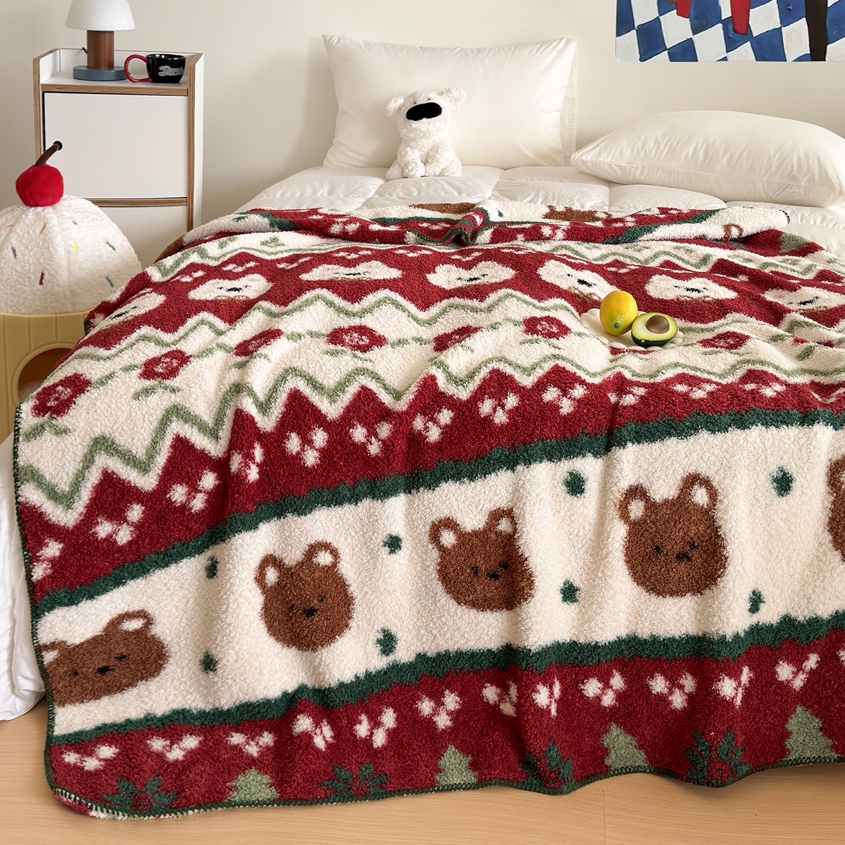 91家纺网 家纺一手货源 找家纺 舒隅家纺 2025新款A类卡通休闲半边绒三角针毛毯 森系萌宠-红