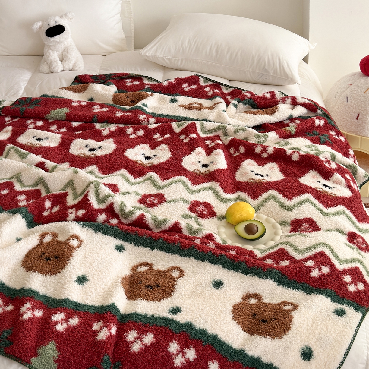 91家纺网 家纺一手货源 找家纺 舒隅家纺 2025新款A类卡通休闲半边绒三角针毛毯 森系萌宠-红