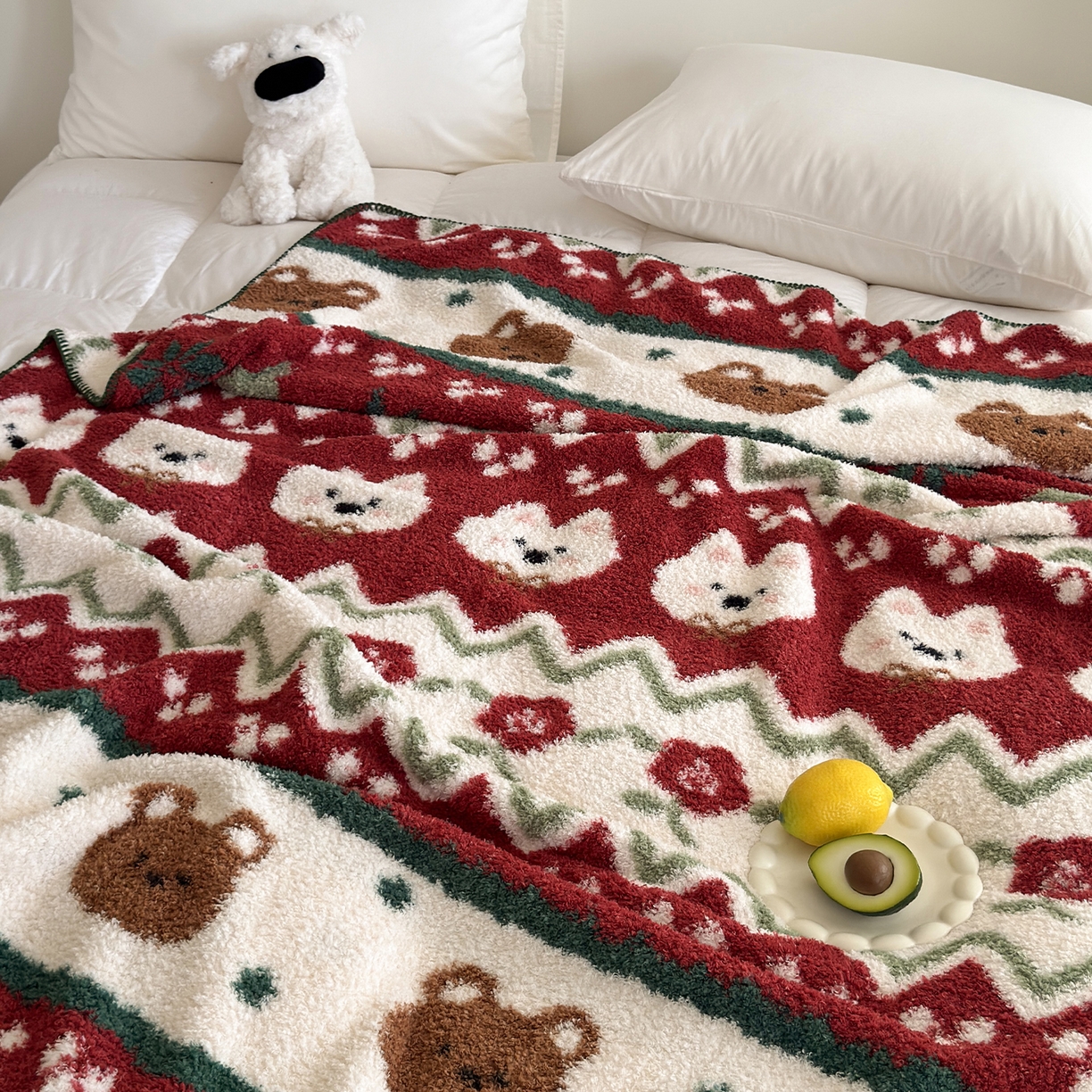 91家纺网 家纺一手货源 找家纺 舒隅家纺 2025新款A类卡通休闲半边绒三角针毛毯 森系萌宠-红