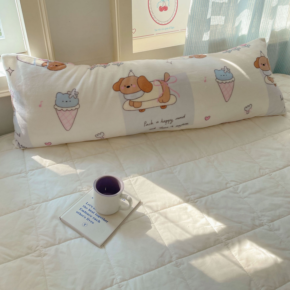 91家纺网 家纺一手货源 找家纺 六巷胡同 2025新款INS博主可爱风A类200g牛奶绒长条大抱枕 抱枕-芭宠假日米