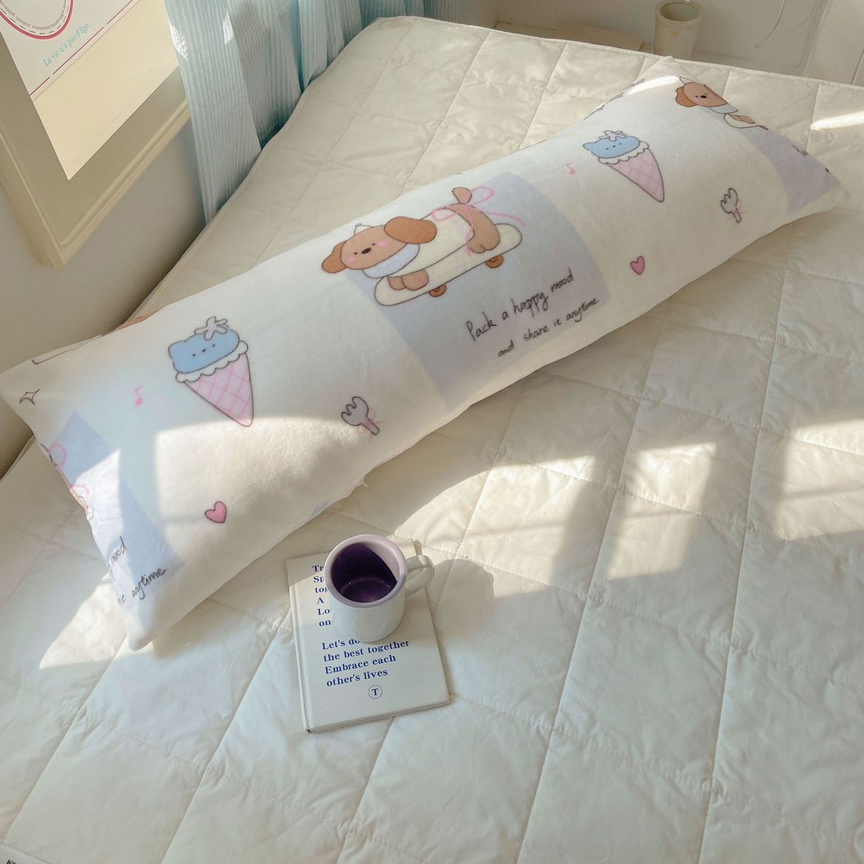 91家纺网 家纺一手货源 找家纺 六巷胡同 2025新款INS博主可爱风A类200g牛奶绒长条大抱枕 抱枕-芭宠假日米