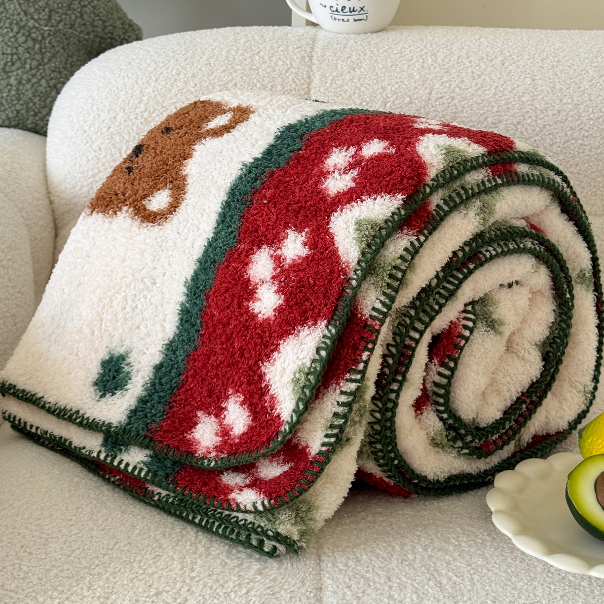 91家纺网 家纺一手货源 找家纺 舒隅家纺 2025新款A类卡通休闲半边绒三角针毛毯 森系萌宠-红