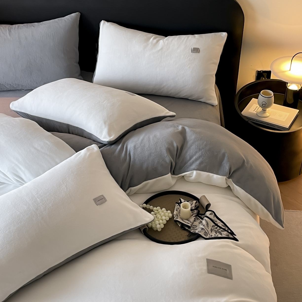 91家纺网 家纺一手货源 找家纺 ab家纺 2025新款纯色高克重牛奶绒双拼单被套 米月白深灰