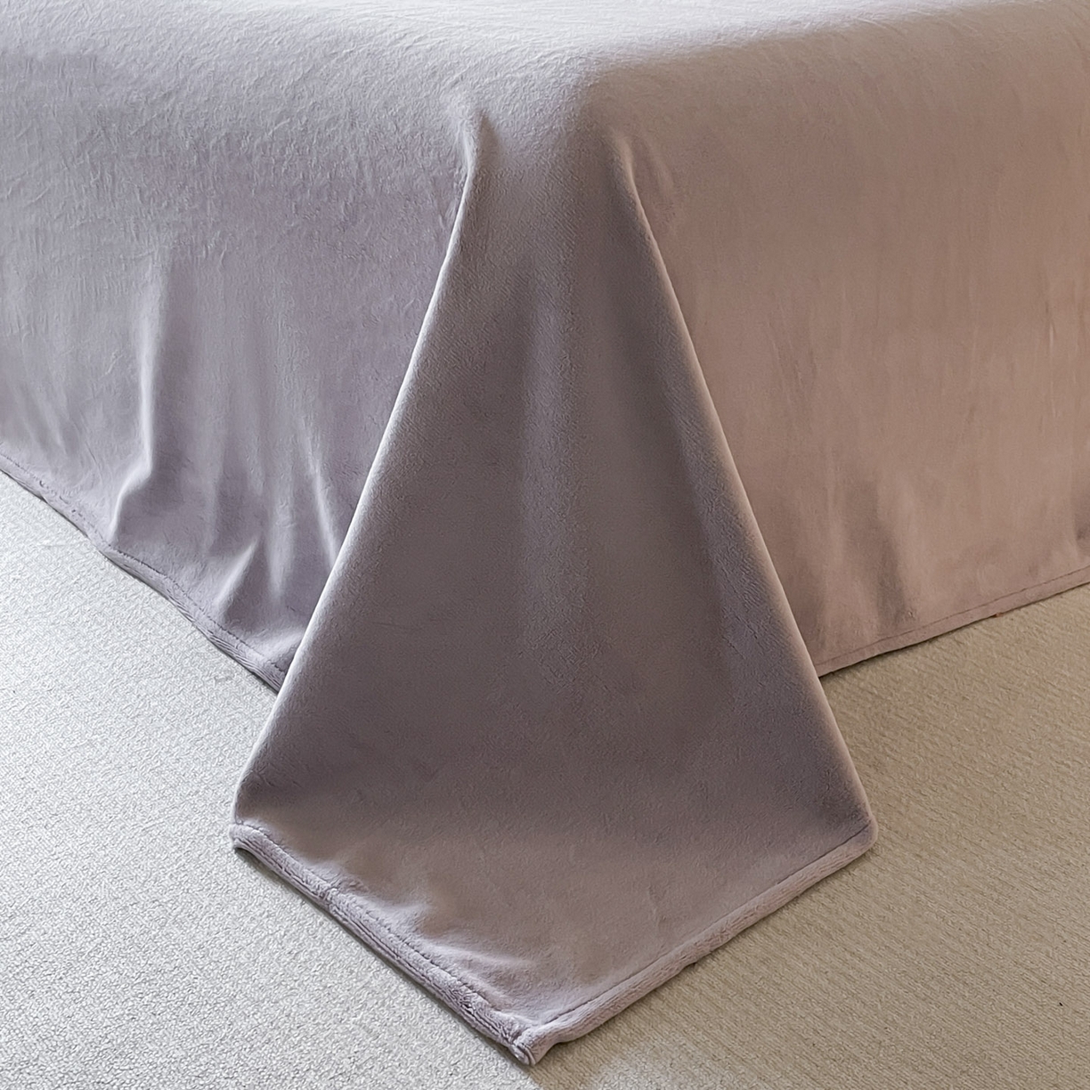 91家纺网 家纺一手货源 找家纺 ab家纺 2025新款纯色高克重牛奶绒双拼单被套 米月白香芋紫