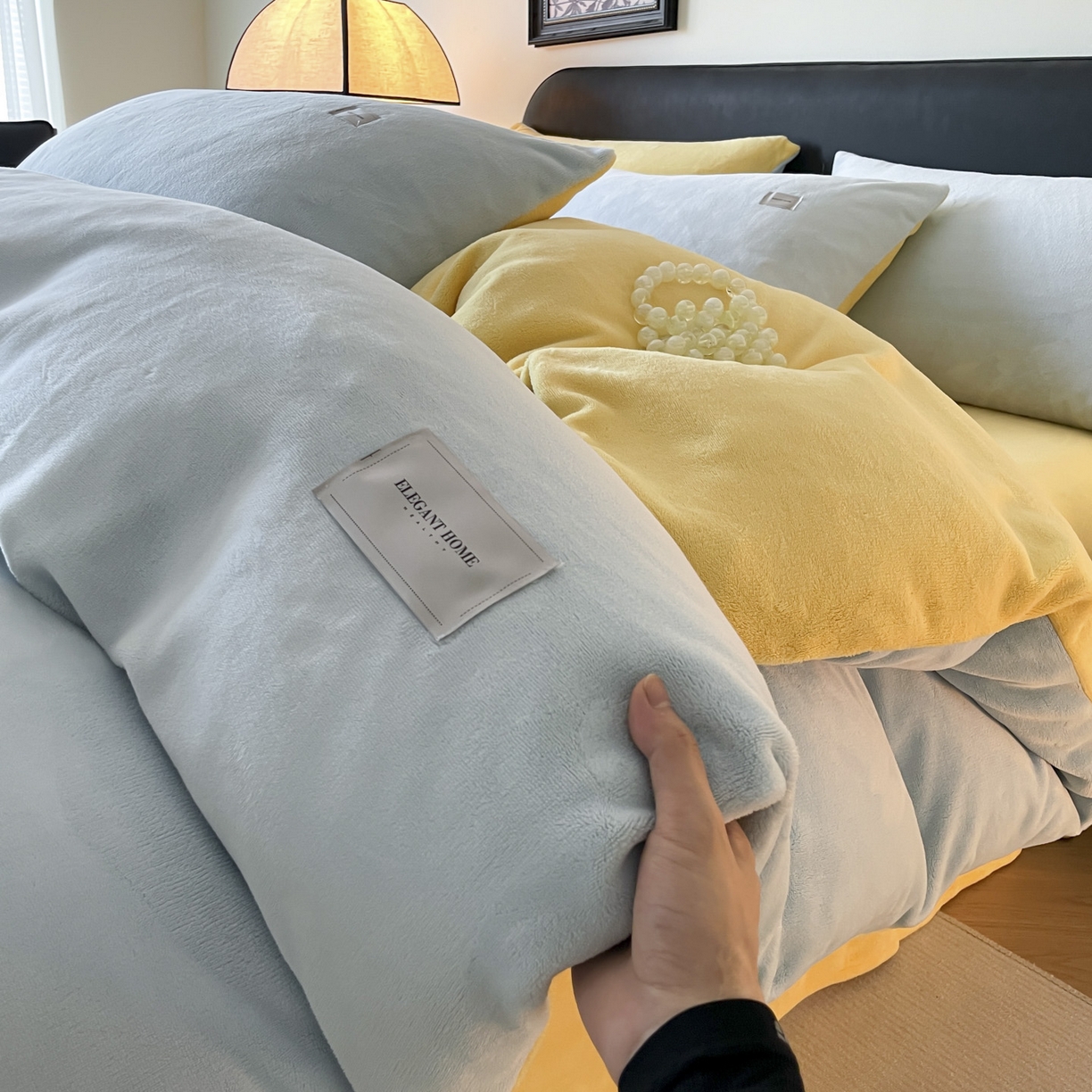 91家纺网 家纺一手货源 找家纺 ab家纺 2025新款纯色高克重牛奶绒双拼单被套 天空蓝柠檬黄