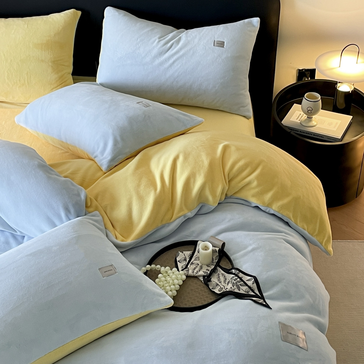 91家纺网 家纺一手货源 找家纺 ab家纺 2025新款纯色高克重牛奶绒双拼单被套 天空蓝柠檬黄