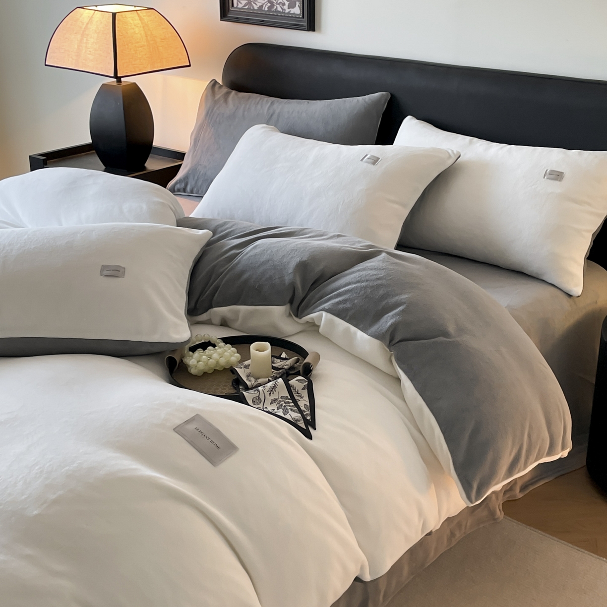 91家纺网 家纺一手货源 找家纺 ab家纺 2025新款纯色高克重牛奶绒双拼单被套 米月白深灰