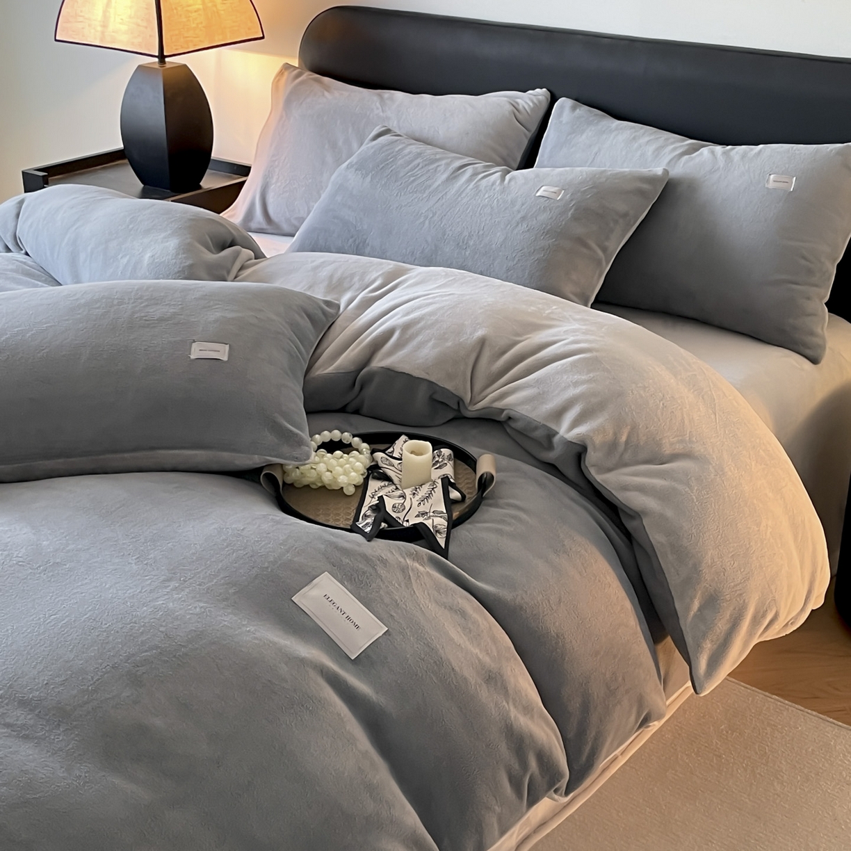 91家纺网 家纺一手货源 找家纺 ab家纺 2025新款纯色高克重牛奶绒双拼单被套 深灰浅灰