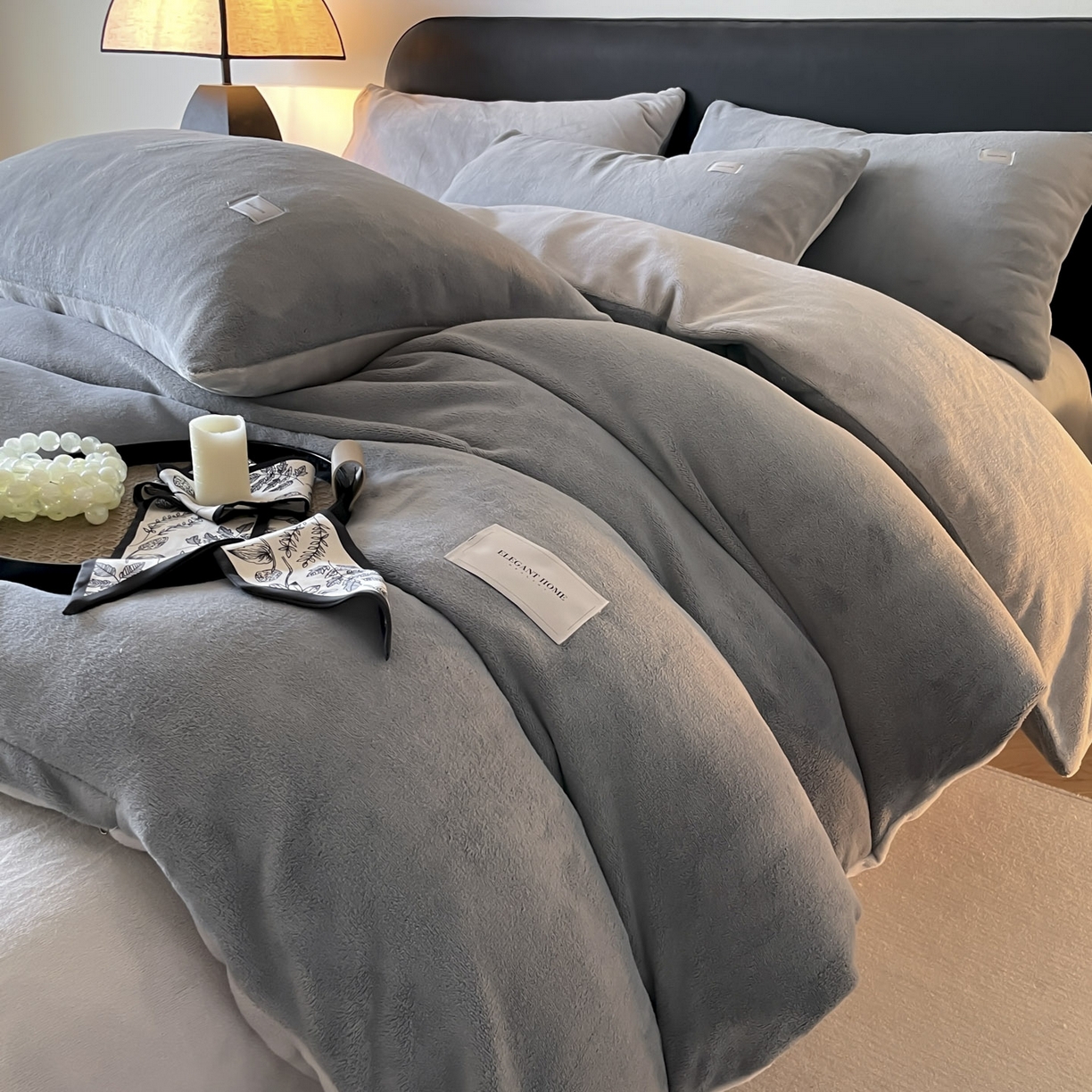 91家纺网 家纺一手货源 找家纺 ab家纺 2025新款纯色高克重牛奶绒双拼单被套 深灰浅灰
